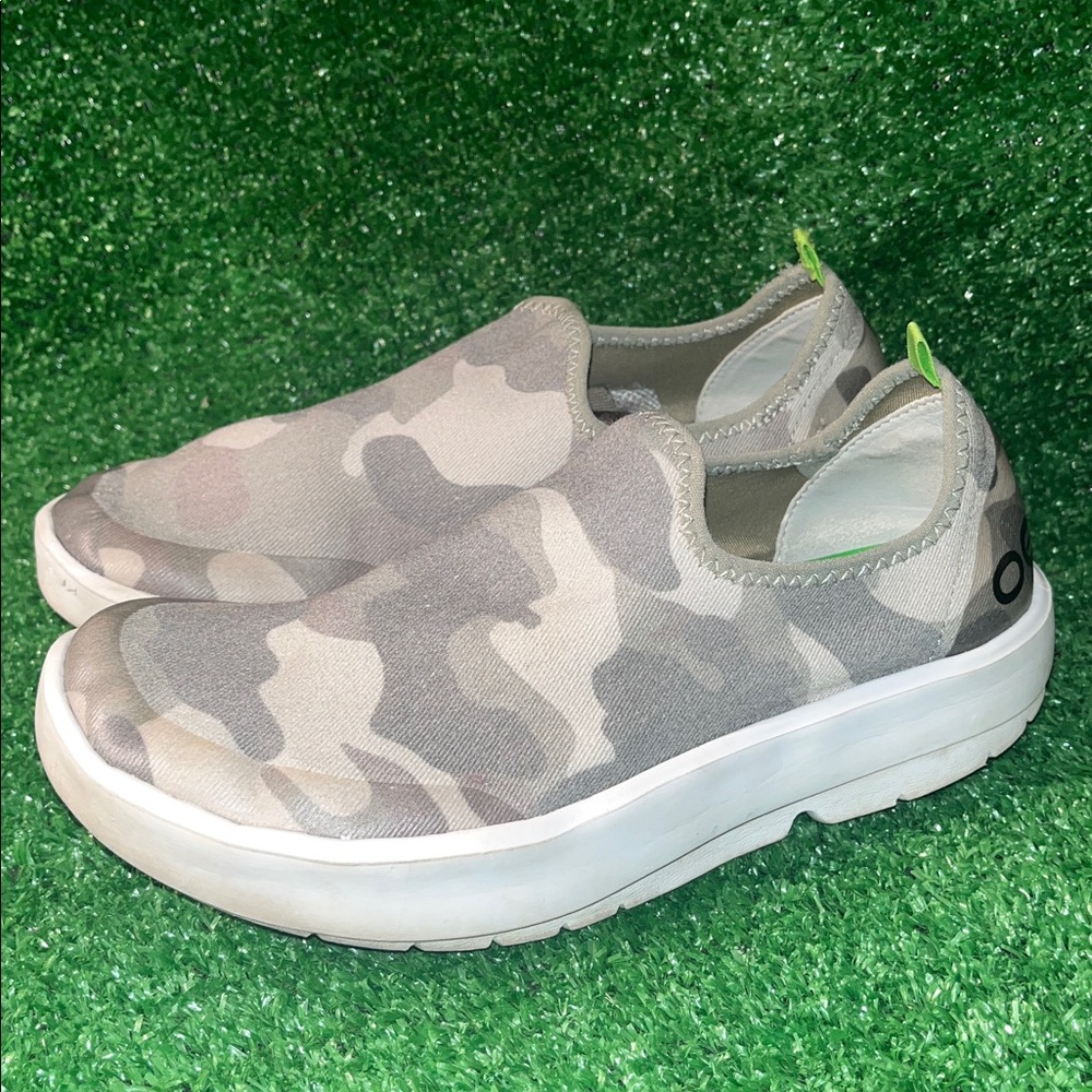 OOFOS Shoes OOmg eeZee Green Slip On Camo Sneakers Size Women's 8